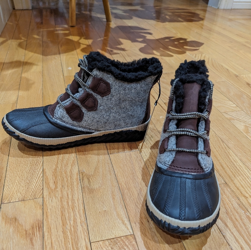 NWT - Sorel Women's Out N About Winter Boots - US 8